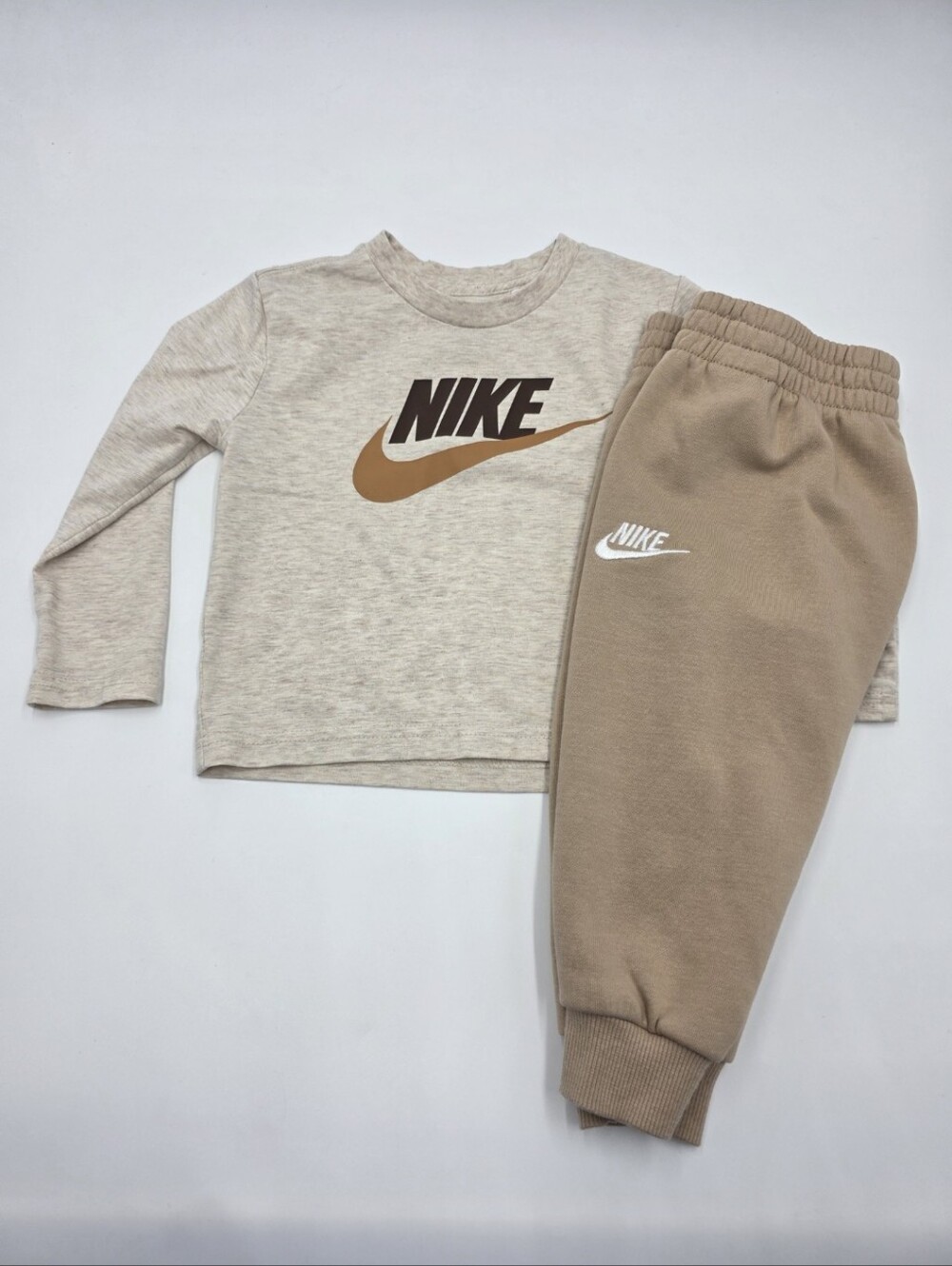 Nike boys' long-sleeved tee and sweatpants size 2T